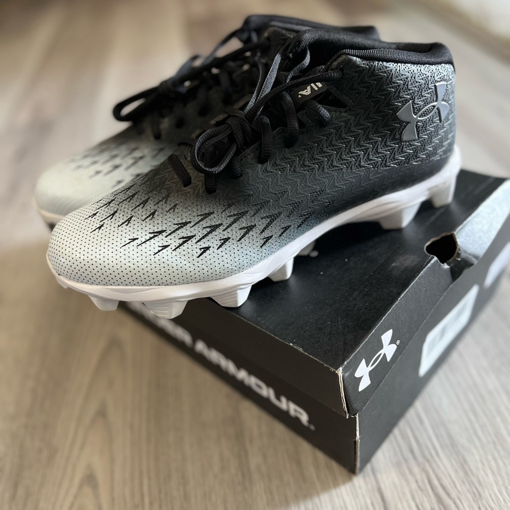 Under Armour Men's Spotlight Franchise Rm 4.0 Wide Football Shoe size 9.5